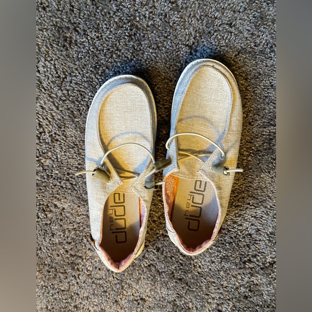 Hey Dudes women’s size 6